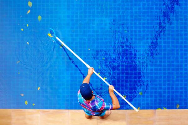 Swimming Pool Cleaning & Repair